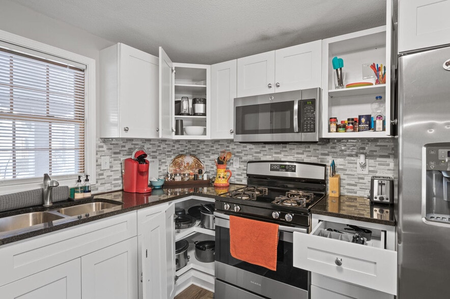 Building Photo - 771 Buffalo St