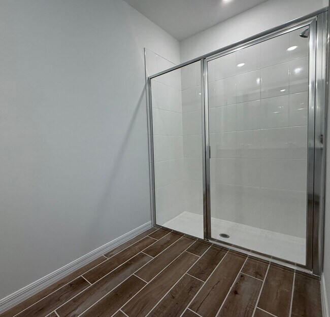 Building Photo - Stunning Eden Hills Home