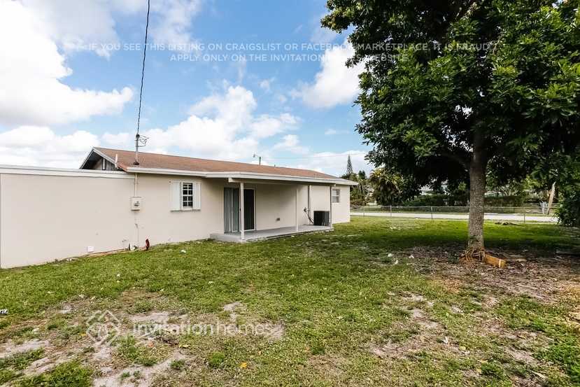 Building Photo - 330 NW 196th St