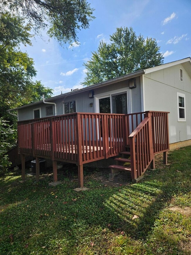 Building Photo - 3BR-1.5BA Split Level House - Washington M...