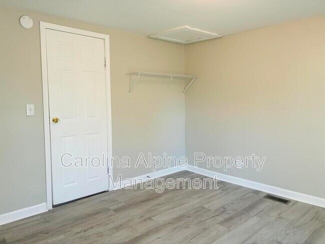 Building Photo - 904 Lincoln St