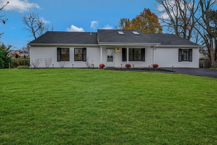 Building Photo - 21 Crater Lake Dr