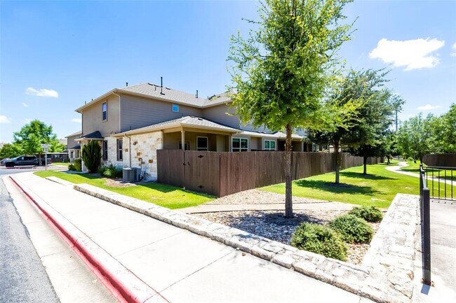 Building Photo - 2880 Donnell Dr