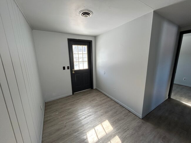 Building Photo - 214 N California Ave
