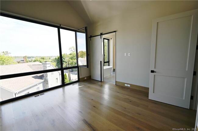 Building Photo - 998 Cove Rd