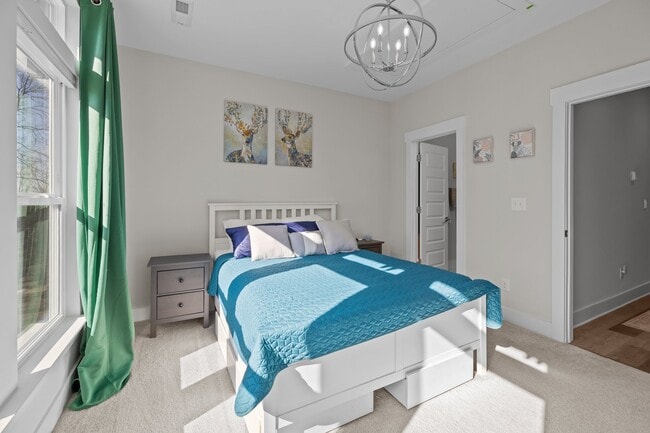 Building Photo - 644 W End Dr