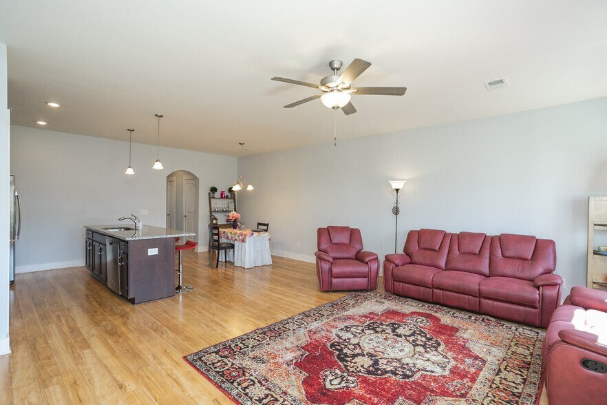 Building Photo - 2097 Orangery Dr