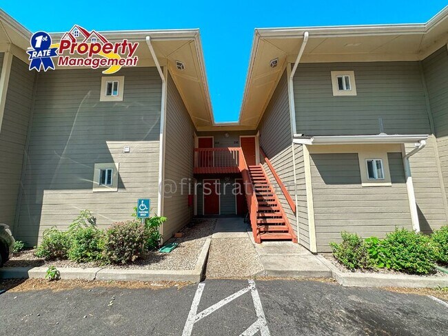 Building Photo - 850 W Belmont Cir