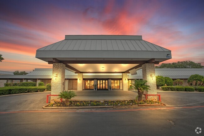 Building Photo - Vivo Living New Braunfels I