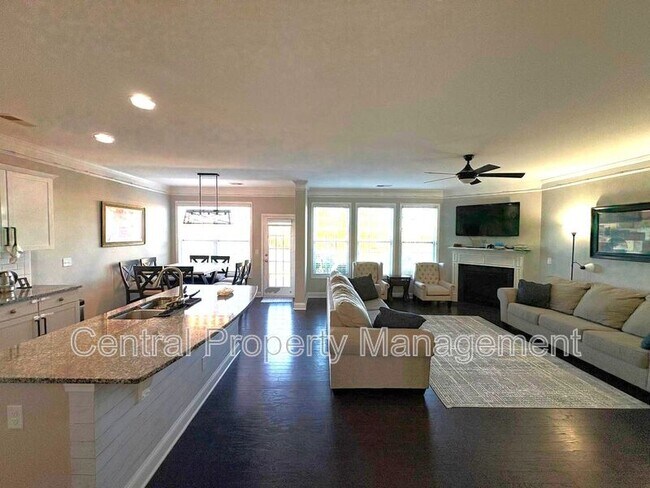 Building Photo - 316 Meadowpark Ln