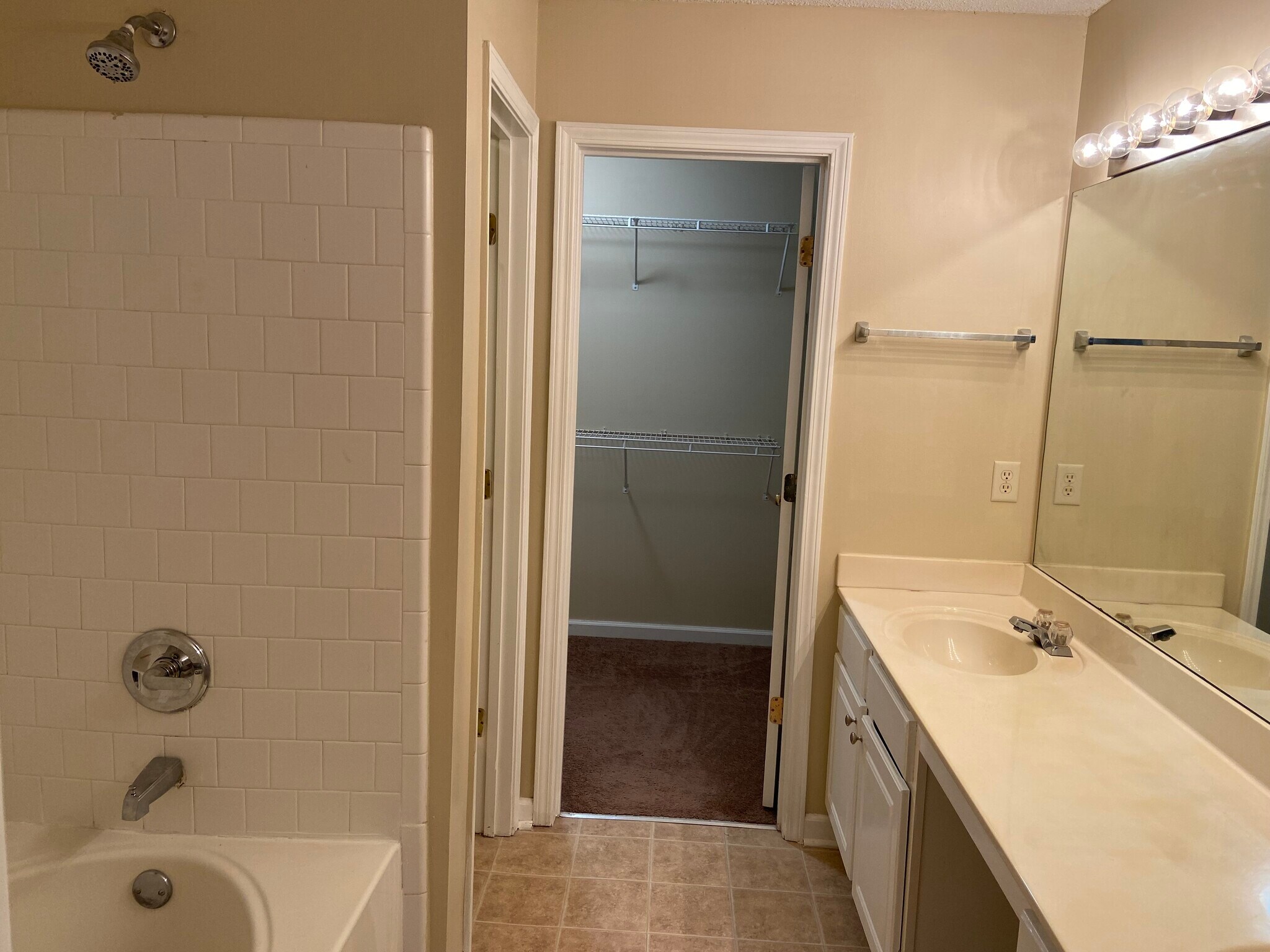 Building Photo - 1671 Heyford Cir NW