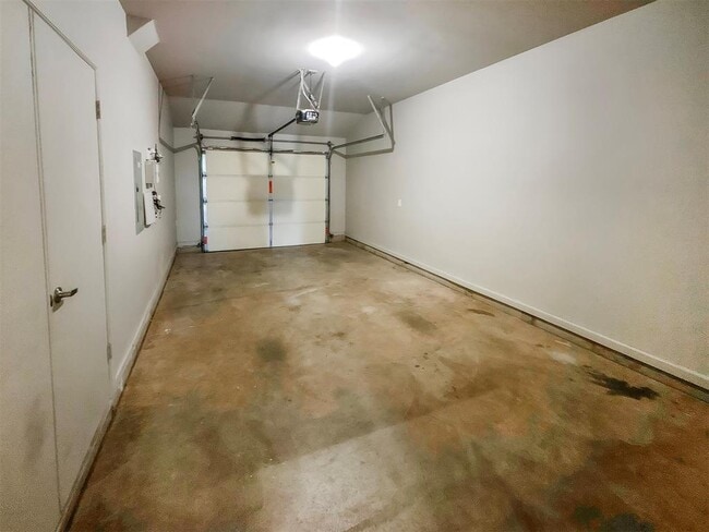 Building Photo - 2208 Kavanaugh Blvd