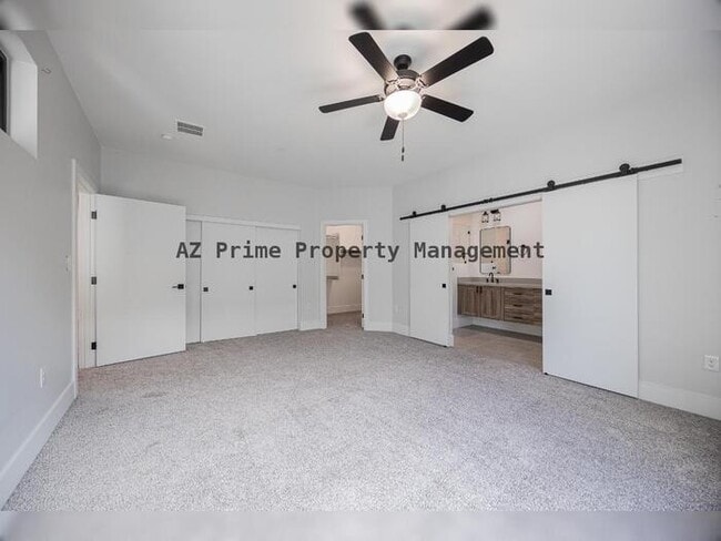 Building Photo - 142 E Hearne Way