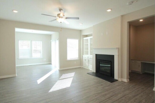 Building Photo - 2237 Pink Hawthorn Dr