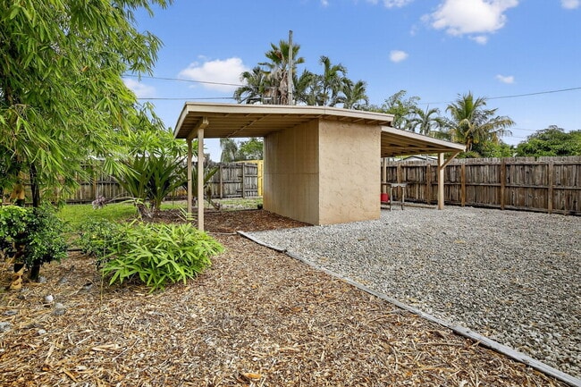 Building Photo - 3761 SW 18th St