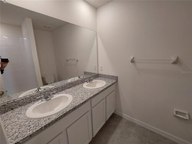 Building Photo - 35735 Sunflower Hl Dr