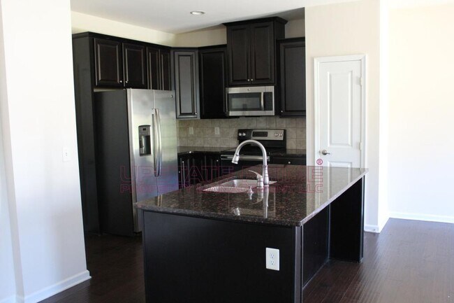 Building Photo - 204 Alderside Pl