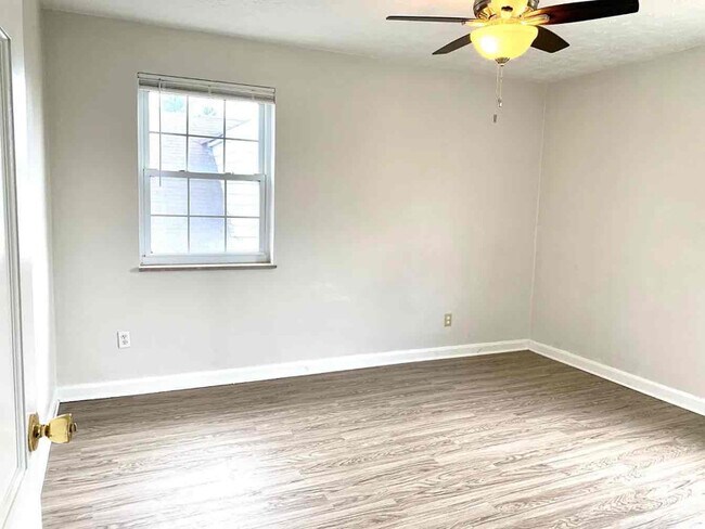 Building Photo - 3845 Biehl Ave
