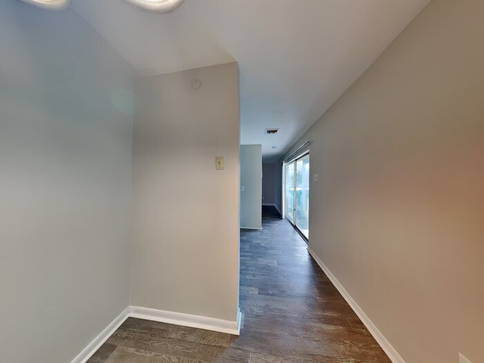 Building Photo - 116 Yorkshire Dr