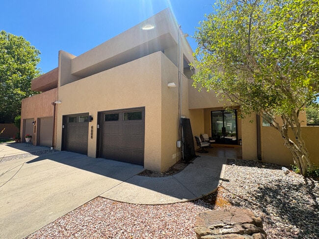Building Photo - 9608 Merion Cir NE
