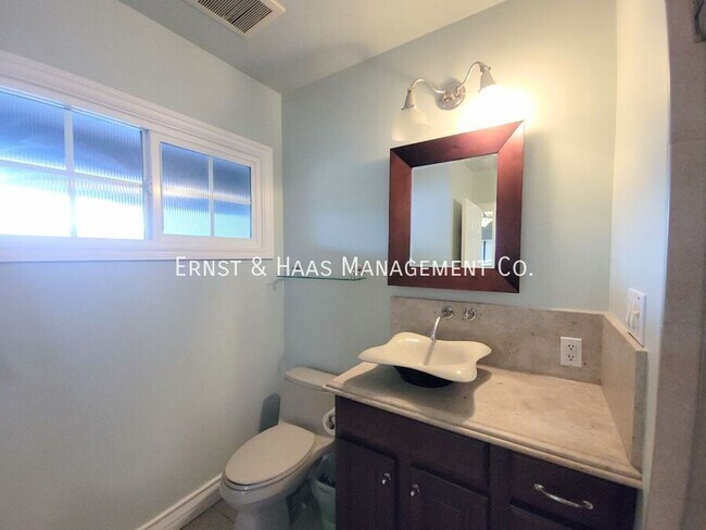 Building Photo - 869 E Kallin Way