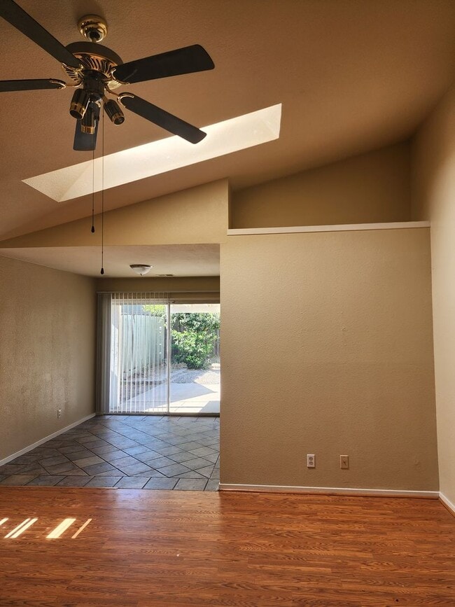 Building Photo - 3 Bedroom 2 Bath in HOA Community with Com...