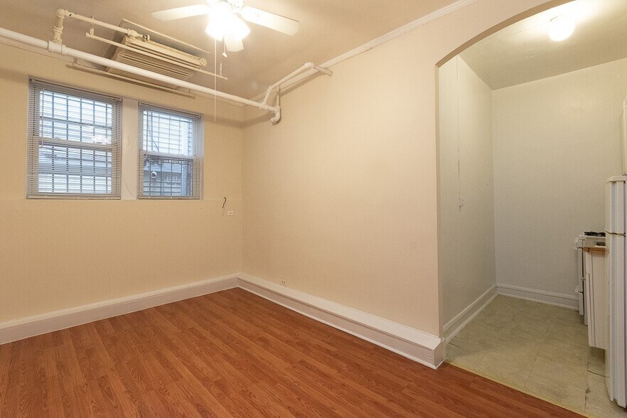 Building Photo - 2825 N Burling St
