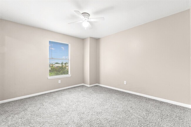 Building Photo - 17250 Cricketbriar Ct