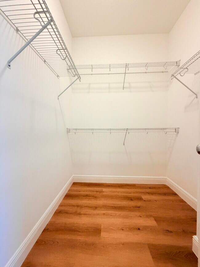 Building Photo - 2074 Dickens Terrace