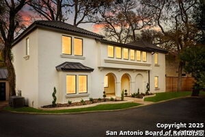 Building Photo - 417 E Hildebrand Ave