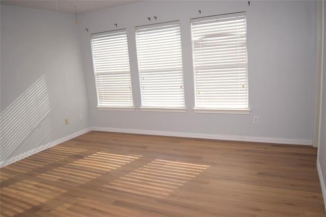 Building Photo - 2120 Glenhaven Dr
