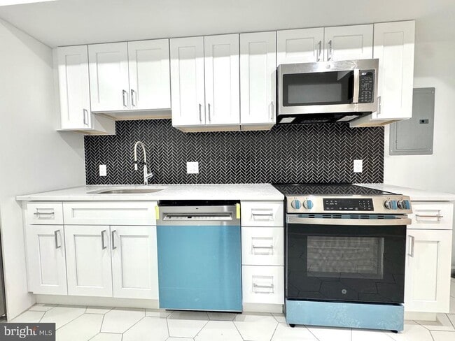 Building Photo - 781 S 3rd St