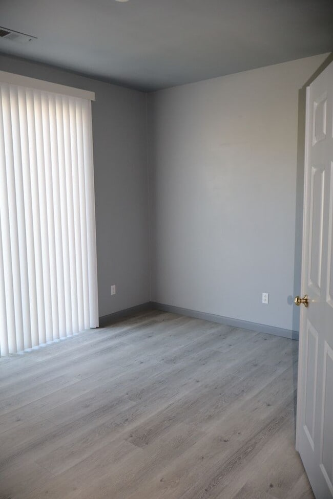 Building Photo - Spacious 5 Bedroom 3 Bath home in Harden Ranch