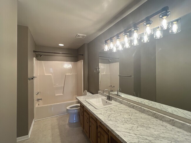 Building Photo - 2748 Hunters Point Dr
