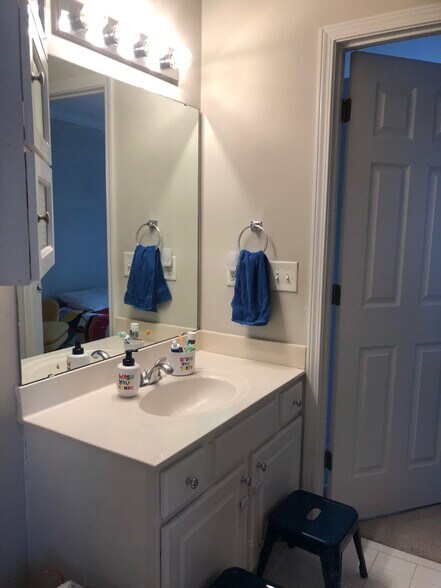 Building Photo - 1409 Crimson Creek Dr