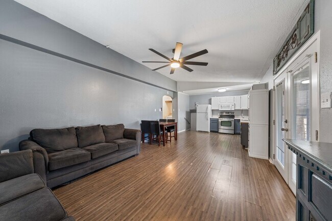 Building Photo - Spacious 4-Bedroom Retreat with Fireplace & Island Kitchen in New Braunfels