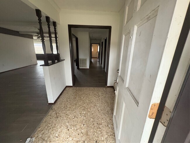 Building Photo - 8027 Garden Parks Dr