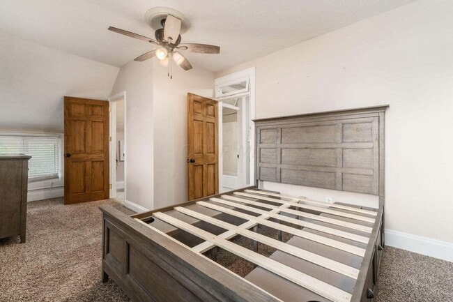 Building Photo - 2339 Summit St