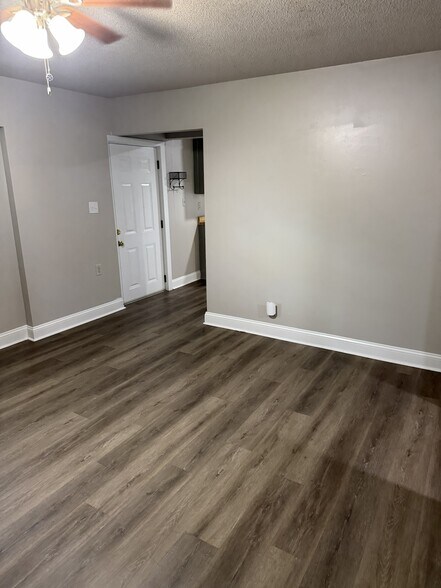 Building Photo - 3401 Hazelwood Ln
