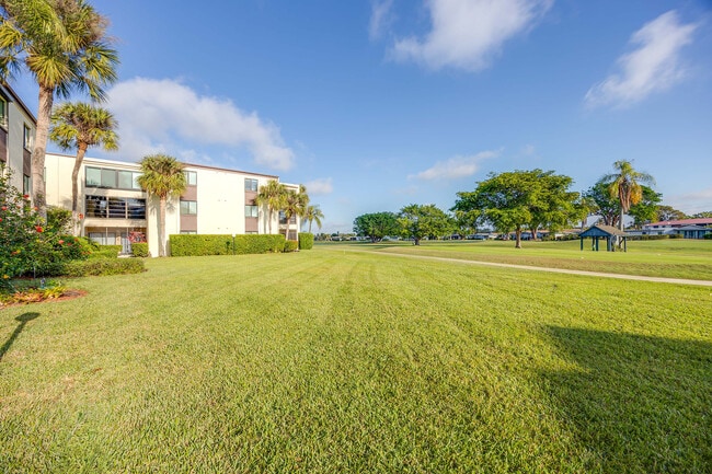 Building Photo - 3625 Boca Ciega Dr