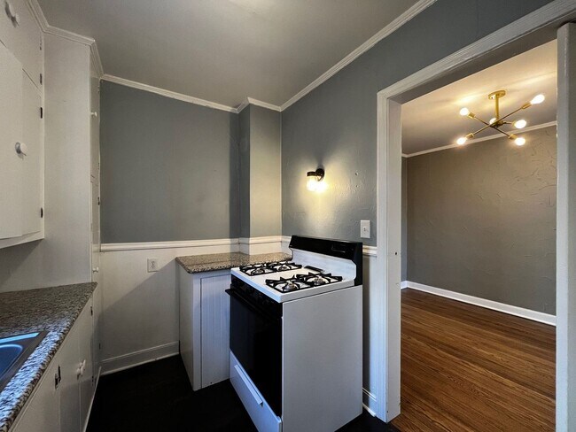 Building Photo - Historic Duplex near Plaza district!