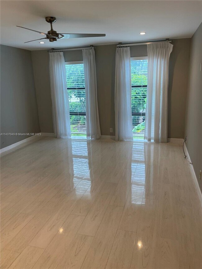 Building Photo - 76 Isle of Venice Dr