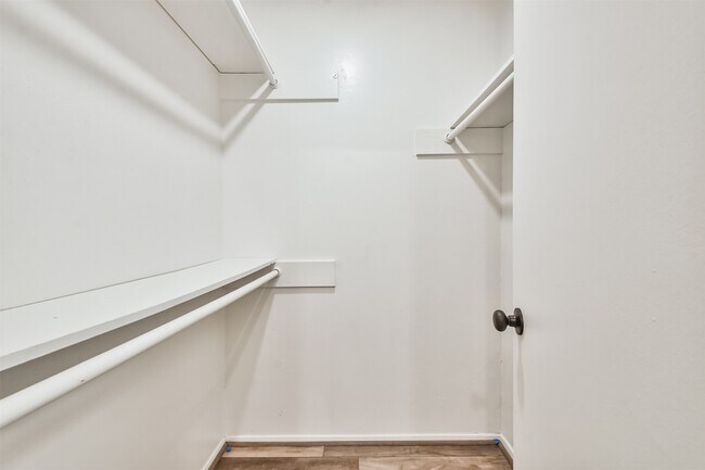 Building Photo - 6103 Fallengate Dr