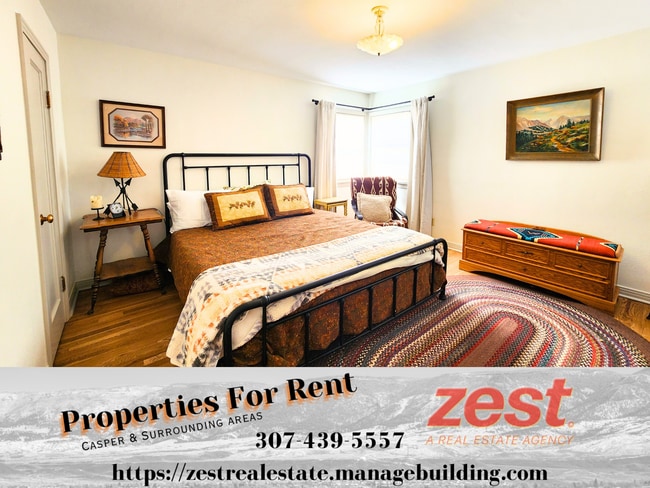 Building Photo - 1905 E 3rd St