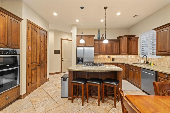 Building Photo - 1922 N Pebble Beach Dr