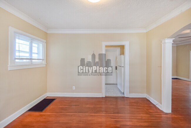 Building Photo - 728 E 34th St