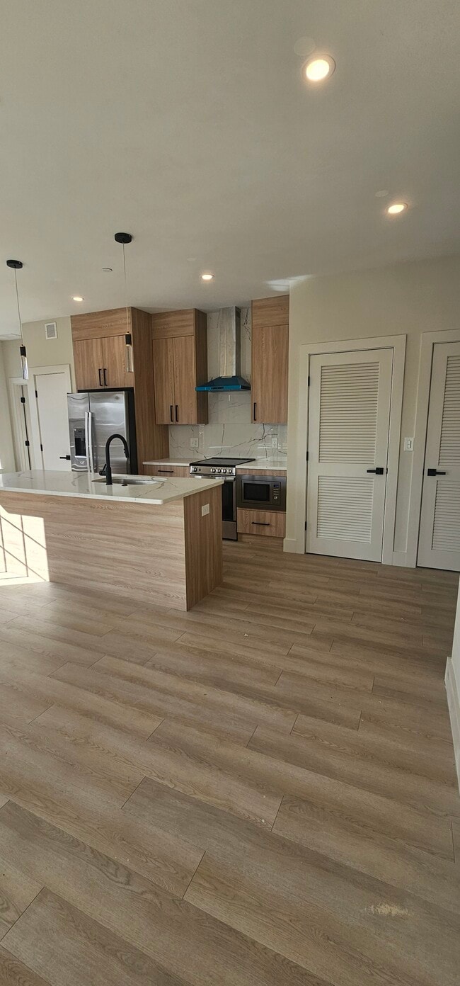 Building Photo - 160 Washington St