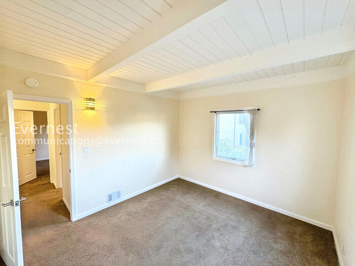 Building Photo - 537 Madison St