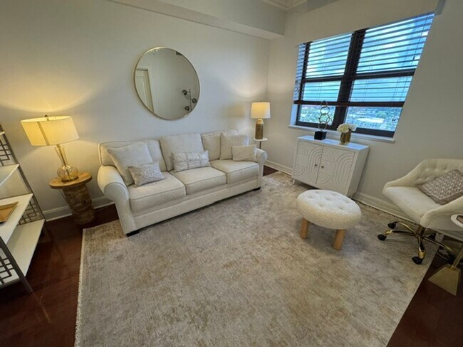 Building Photo - 14380 Riva Del Lago Dr