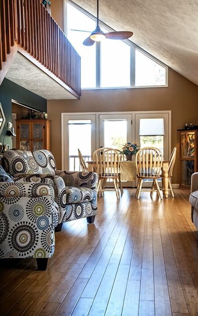 Building Photo - Epic Retreat! Fully Furnished Fall/Winter ...